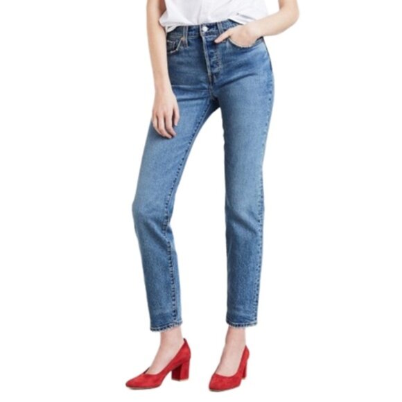 Levi's Denim - REVOLVE Levi's Wedgie Icon Fit Jeans in These Dreams Wash - Size 26